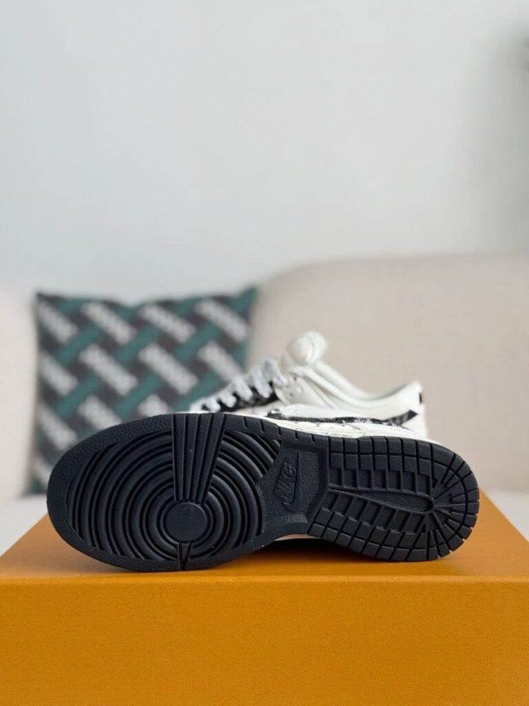 Nike Dunk Low Custom – Louis Vuitton Monogram Edition