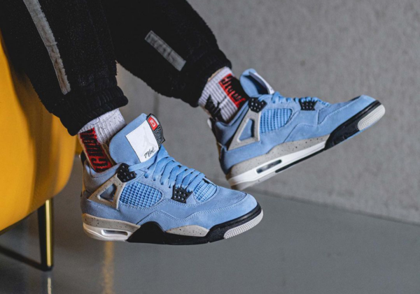 Nike Air Jordan 4 Retro 'University Blue'